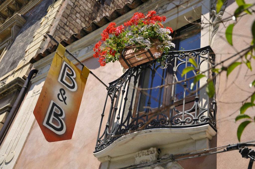 Casa Al Centro Storico Bed & Breakfast Nicolosi Exterior foto